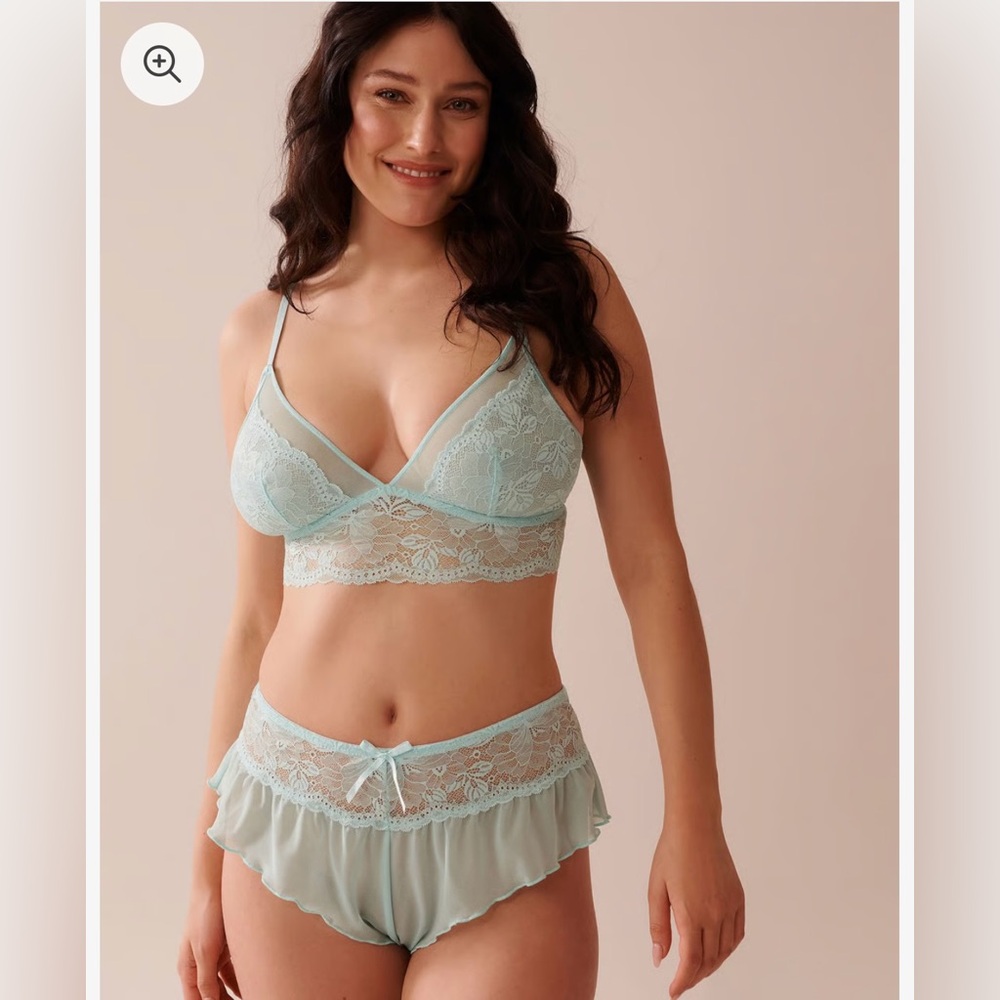 la Vie en Rose Lingerie Mesh and Floral Lace 2-piece Set READ Mismatched Sizes